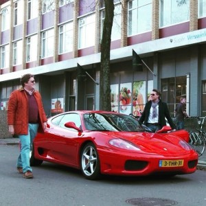 Jelle Drijver en Alex Ploeg (JJ en Laurens) bij Ferrari
